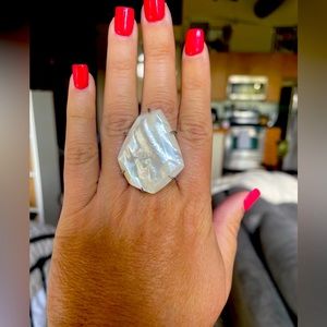 Authentic Kendra Scott Ring 💍 🤍 Size 7/8